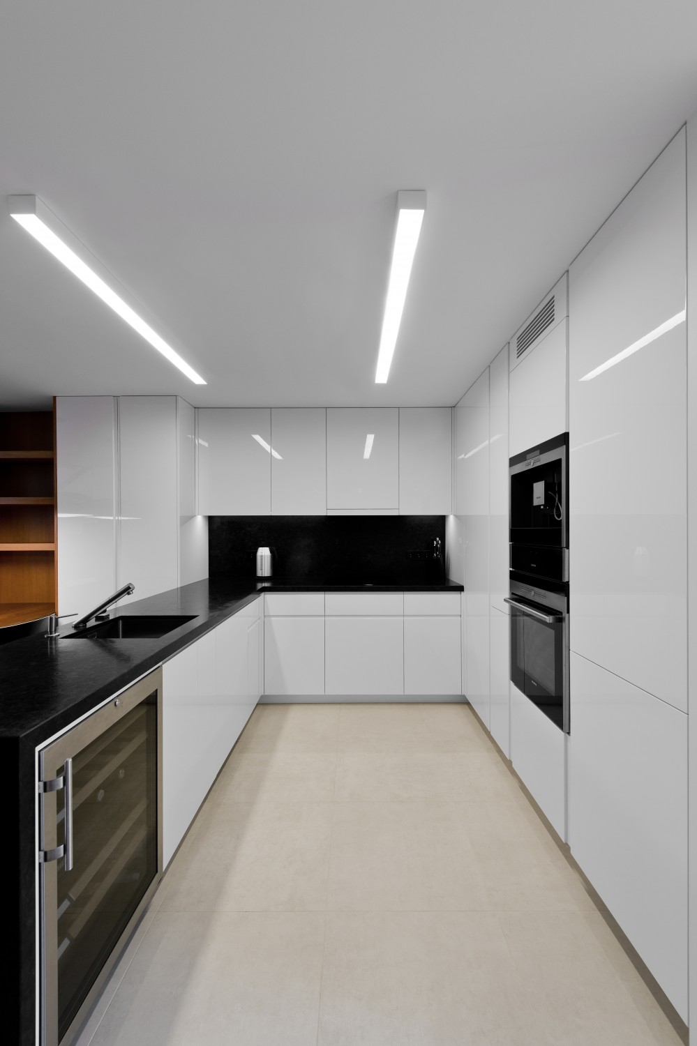 Balta moderni virtuvė 701