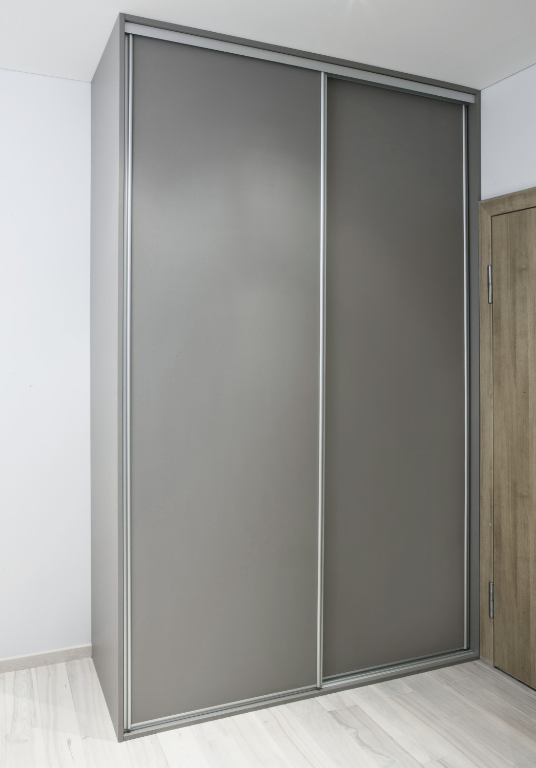 Grey wardrobe with the sliding doors 585